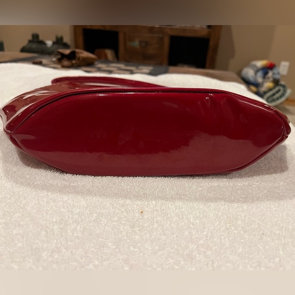 Vintage red patent leather handbag - Picture 4 of 5
